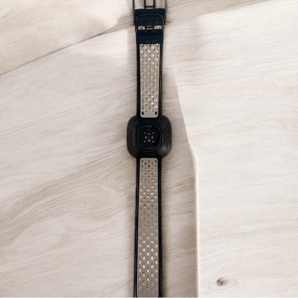 Fitbit Versa 3 Fitness Tracker Smartwatch - Picture 4 of 5